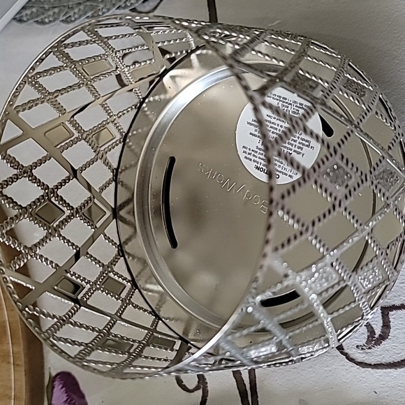 Bath & Body Works 3-wick Argyle candle holder - Picture 3 of 4